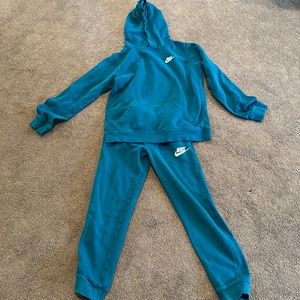 Boys Nike sweat outfit
